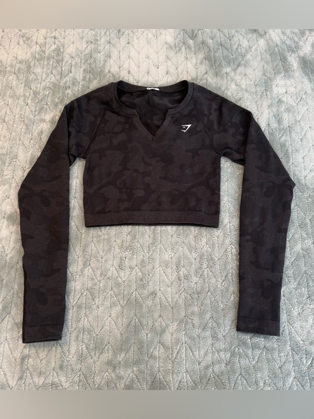 Gymshark Adapt Camo Long Sleeve Crop Top - Black/Asphalt Grey Size M
